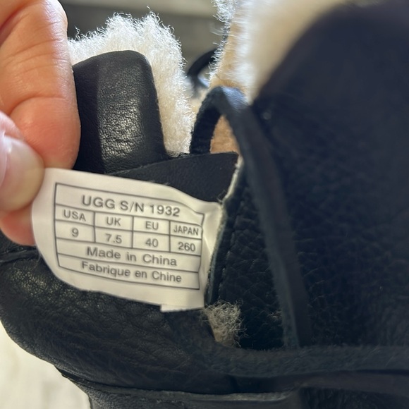 Ugg Caspia Boot Size 9 - worn a couple days (not much use for them in Fla - Picture 6 of 7